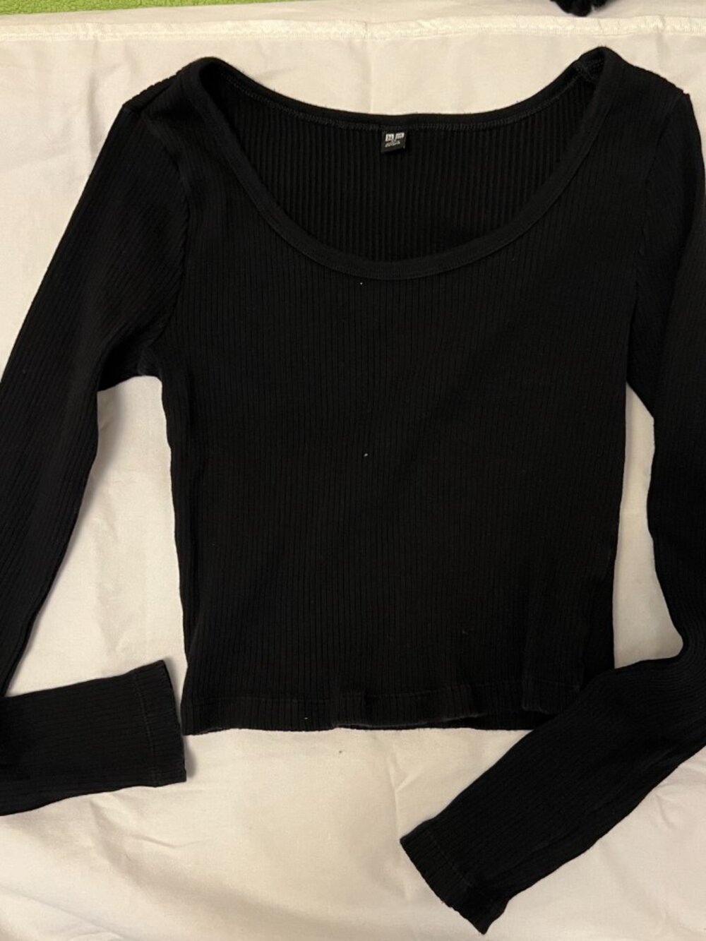 Uniqlo Ribbed Long Sleeve Crop Tee in Black - Picture 8 of 8